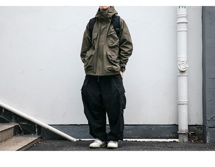 Modische, winddichte Herrenjacke mit Kapuze: Lockere 3D-Taschen-Freizeitkleidung für Frühling/Herbst