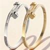 18K Gold Vierblättriges Kleeblatt Diamantbesetztes Öffnungsfähiges Armband - Nicht verblassendes Titanstahl-Armband für Damen, Europäischer & Amerikanischer Modeschmuck.