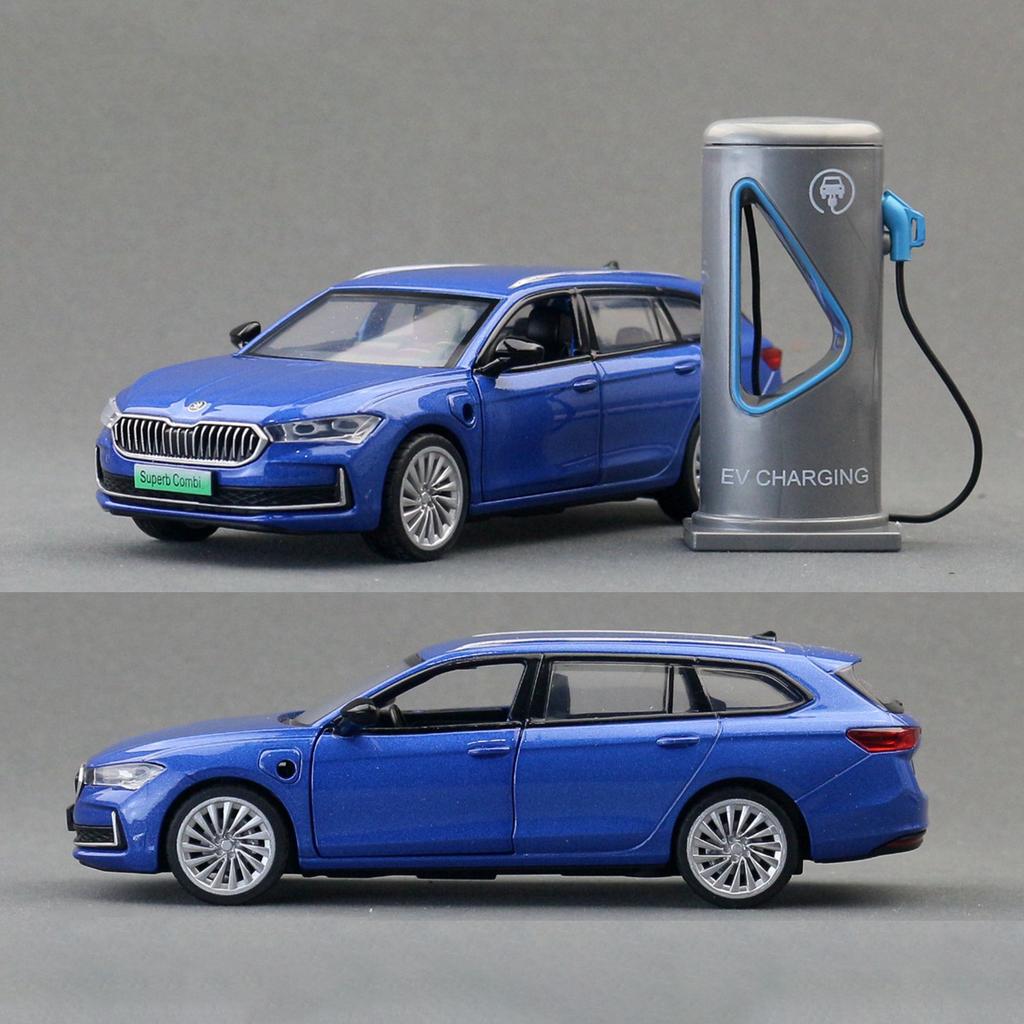 1/35 Skoda Superb IV Combi Alloy Car Model Sound and Light Children's Toy Collectibles Birthday Gift
