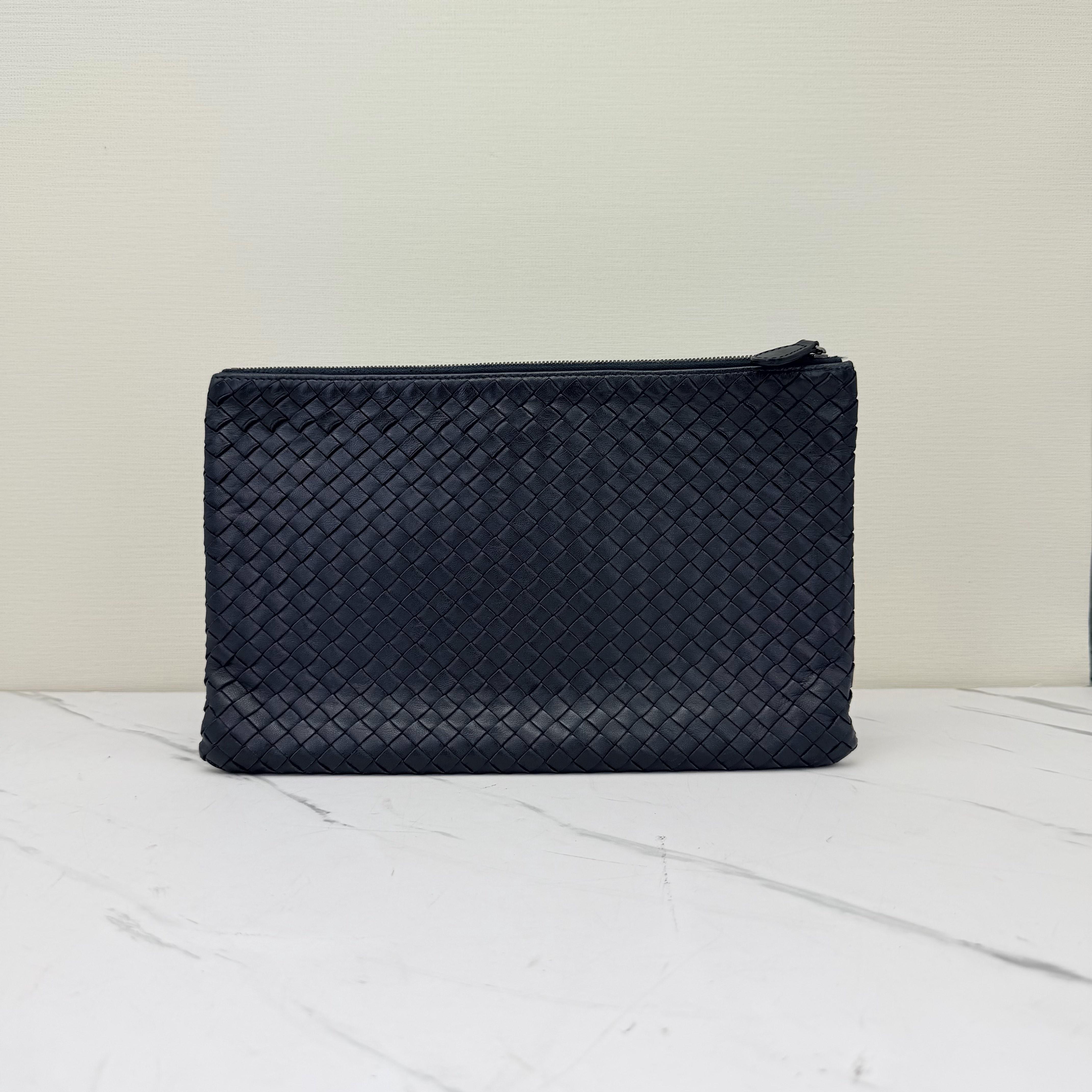 [Pre-Owned] Casual Minimalist Woven Leather Clutch - Excellent #1Y2X6KZ ONE SIZE