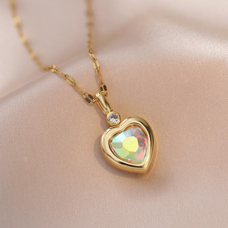 Women's Fashion Heart Pendant Necklace - Elegant, Simple Design, Versatile Clavicle Chain Jewelry