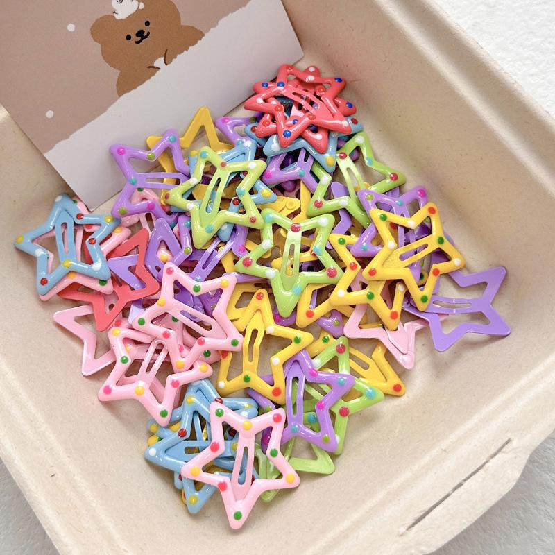 Y2K Star Hair Clips: Cute Five-Pointed Star Accessories for Kids' Side Bangs.