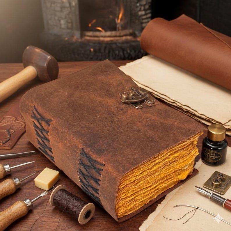 

Дневник с замком - Подарки для женщин - Кожаный блокнот-журнал с замком - Винтажная книга - Блокнот с замком - Подарки для него и для нее 7 x 5 in - 200 Page