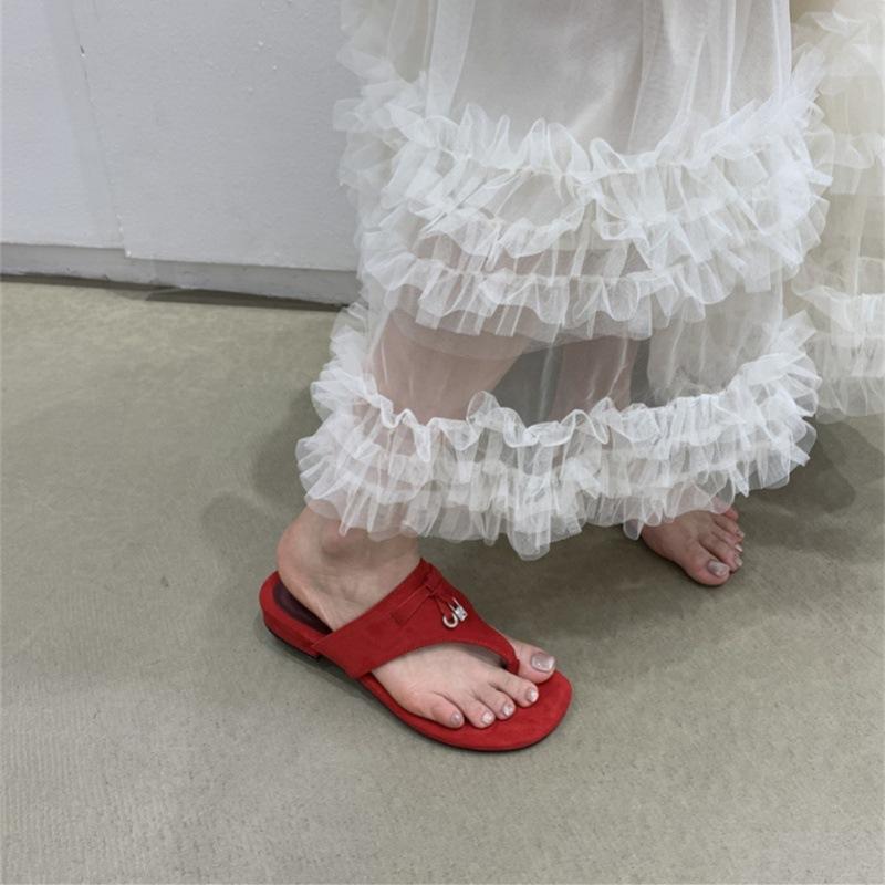 Xiaoxiangfeng girl with skirt toe flip-flops shoes women's summer wear 2025 new pinch foot flat bottom cool slippers