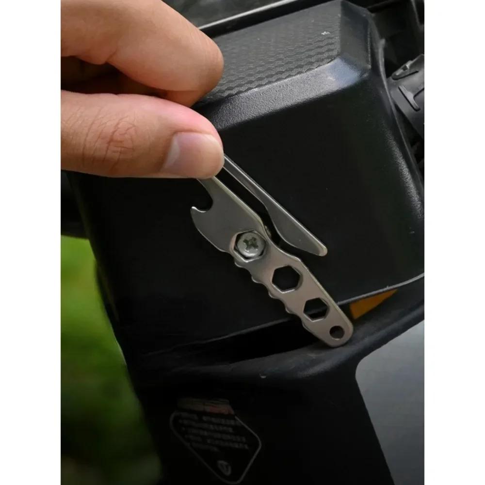 Man Outdoor Multifunctional Hanging Buckle Pocket Key Clip Stainless Steel Key Buckle EDC Tool Bottle Opener Hexagonal Wrench
