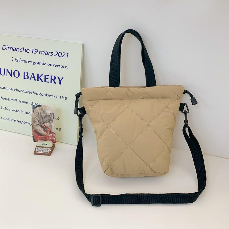 

Женская осенне-зимняя 2024 вышитая плечевая сумка с ромбовидным узором: Ретро ведро на кулиске, дизайн с хлопковой подкладкой. хаки