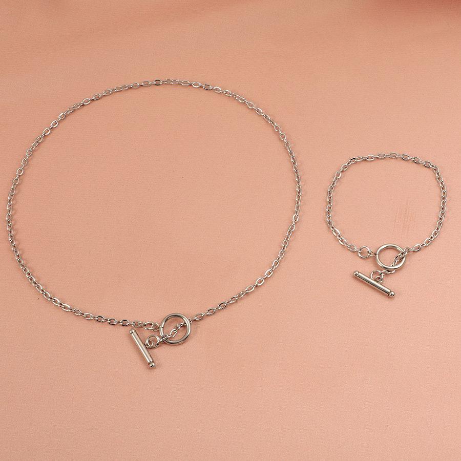 European-American Retro Geometric OT Buckle Necklace: Elegant Women's Clavicle Chain with Niche Design and High-End Style