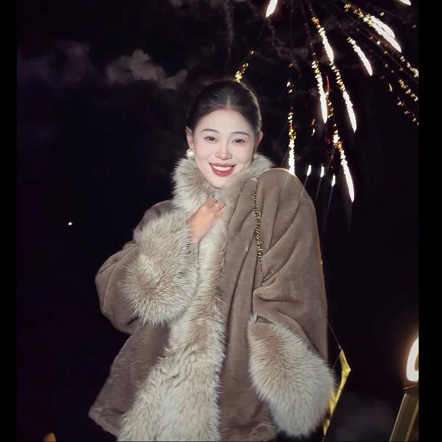 "Slowly generate fragrance" New Year's style designer retro temperament high-end sense winter lazy wind fluffy coat woman