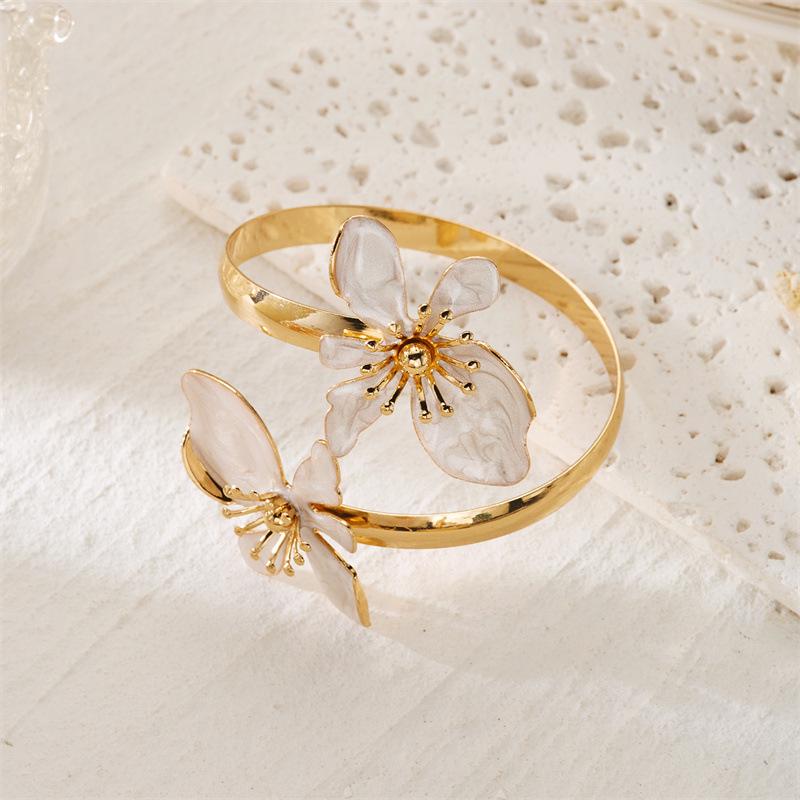 French Retro Pearlescent Enamel Flower Bracelet