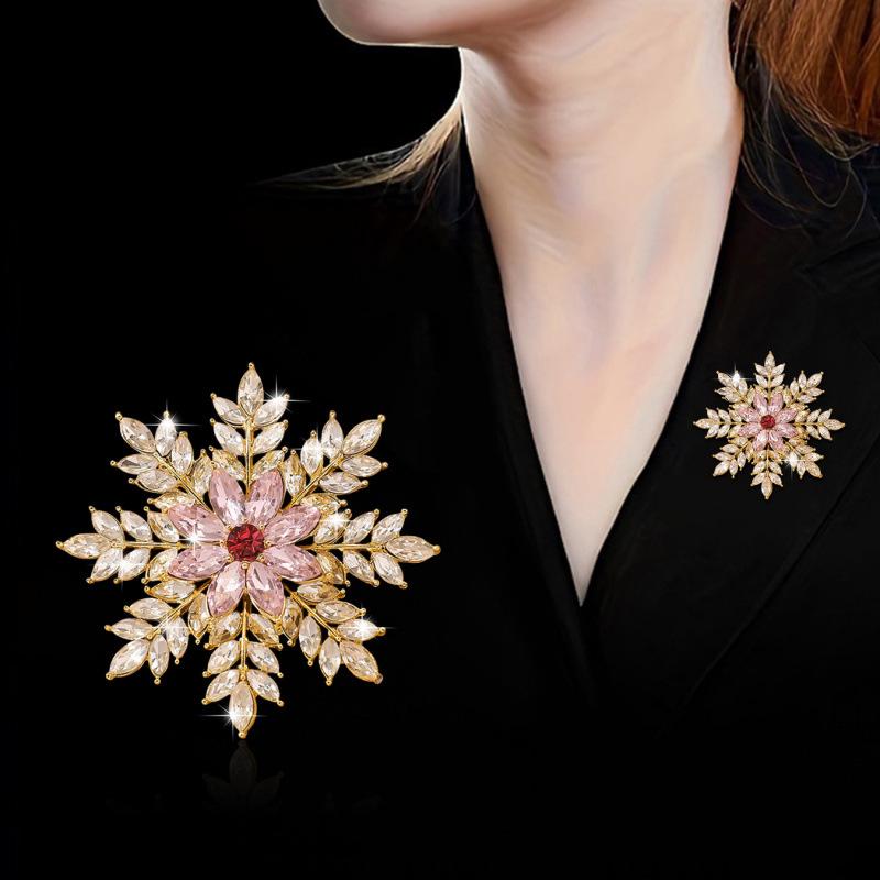 Eco-friendly Elegant Crystal Snowflake Brooch - Versatile Holiday Fashion Accessory золотой