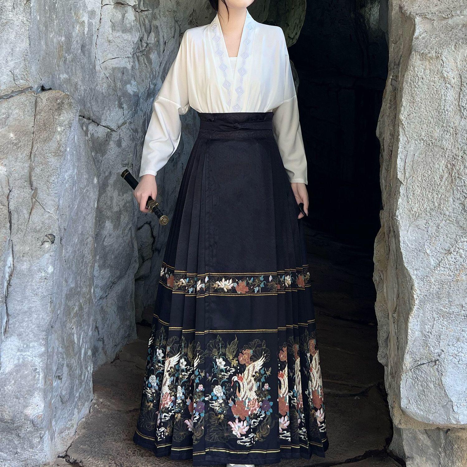 Женский костюм ханьфу в китайском стиле династии Мин — фото 3