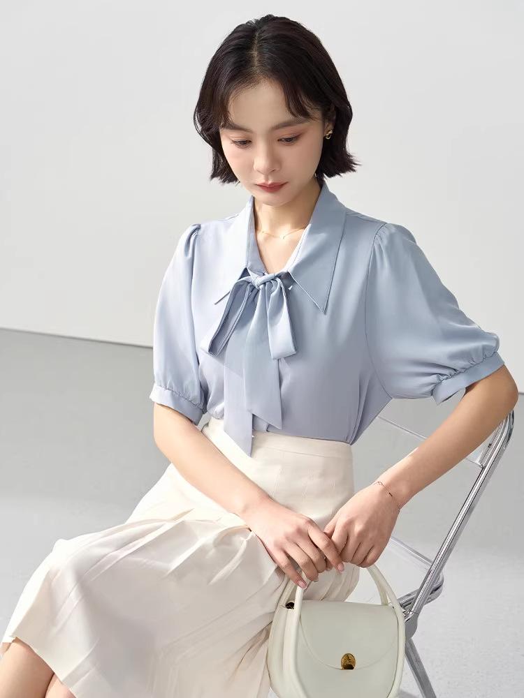 White Bow Short-Sleeve Women's Chiffon Top - Perfect for Professional Summer Wear and Interviews