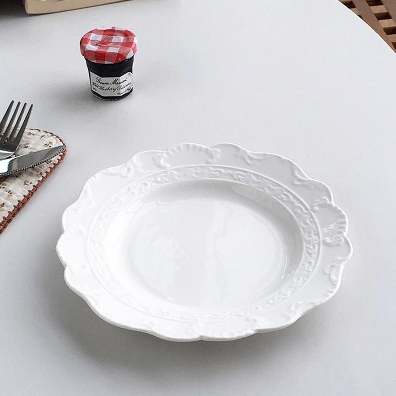 

Noric Style Relief Ceramic Plates Household 7.3 Inch Floral Pattern Aesthetic Cake Dessert Dish Floral Shape Exquisite Tableware 7.3 inches білий