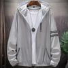 Giacca a vento con cappuccio da uomo estiva, ultraleggera, protezione solare UV, taglie forti, giacca casual a righe da uomo