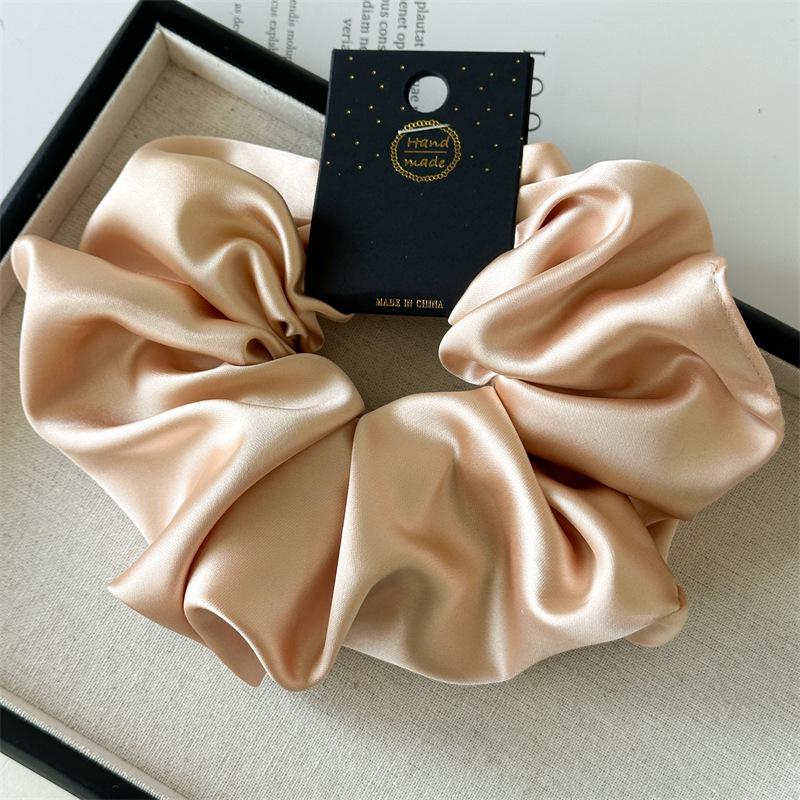 Elegant Retro Satin Scrunchie - Extra Large 18cm Diameter, Luxurious and Fashionable Hair Tie