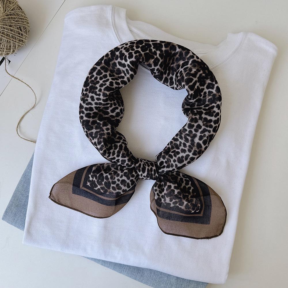 

Хлопково-льняной шарф с леопардовым принтом 2024: Универсальный, дышащий и мягкий маленький шейный платок для женщин 58x58cm cotton linen