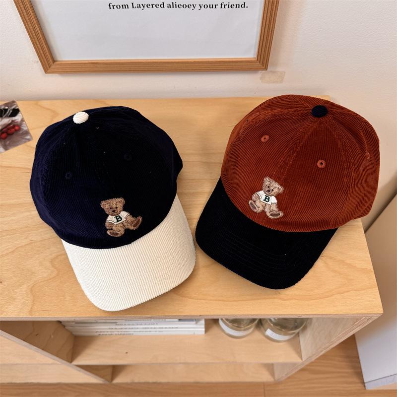Vintage süßer Bär aufgestickte Cord-Kappe weiblich Frühling und Herbst großer Kopfumfang Farbabstimmung Baseballkappe Schüler Paar