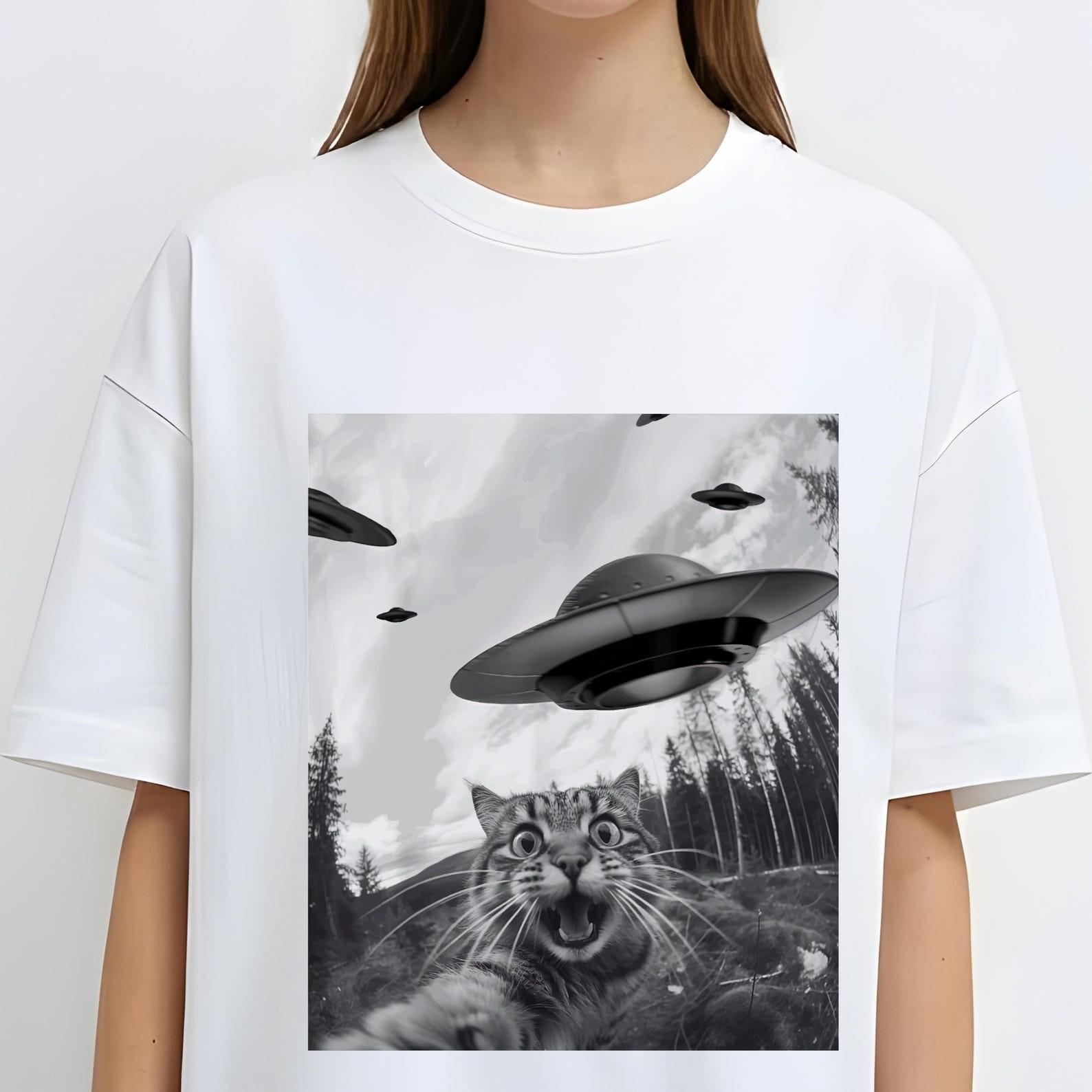 UFO Cat Selfie T Shirt Alien Cat Lover Graphic Tee Funny Pet Humor Unisex Appare XXL