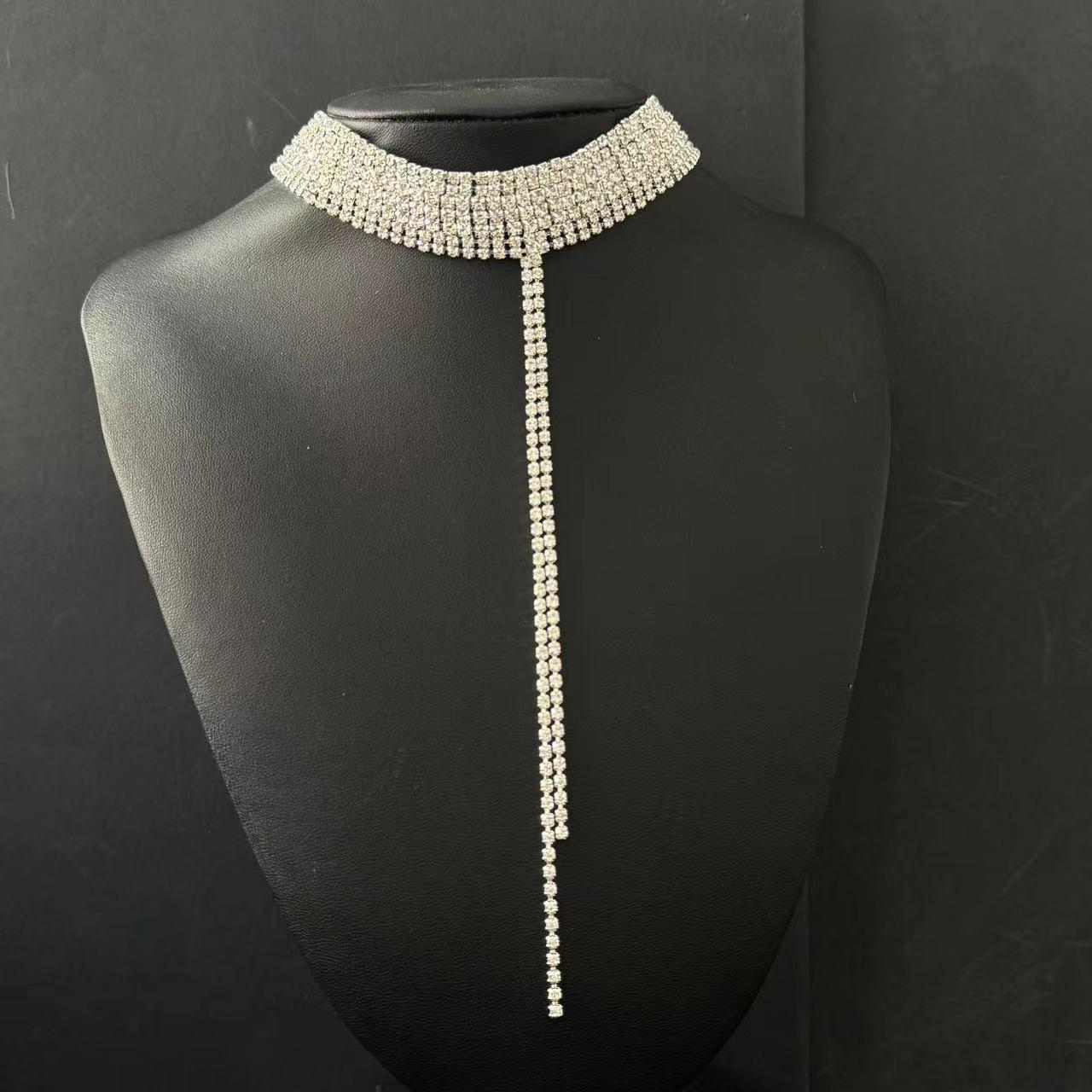 

Элегантное ожерелье на ключицу в японском и корейском стиле со стразами серебряный