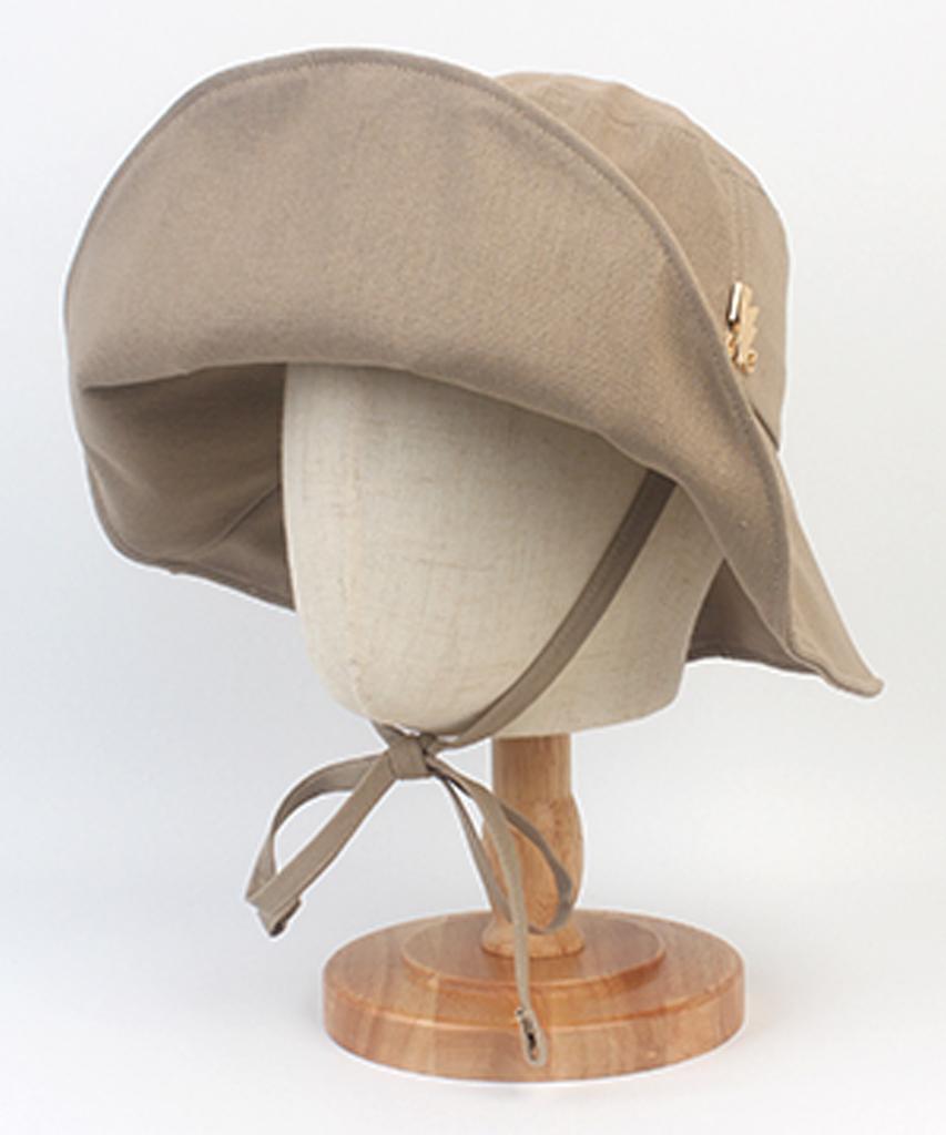 Yunibeosyeolkemiseuteuli Summer String Beige Bucket Hat