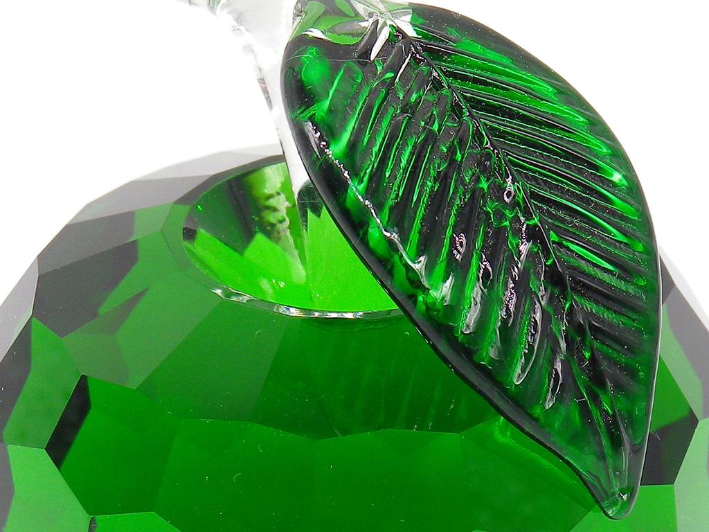 Crystal Glass Apple Feng Shui 60mm Green [KKD] Figurine, Suncatcher,