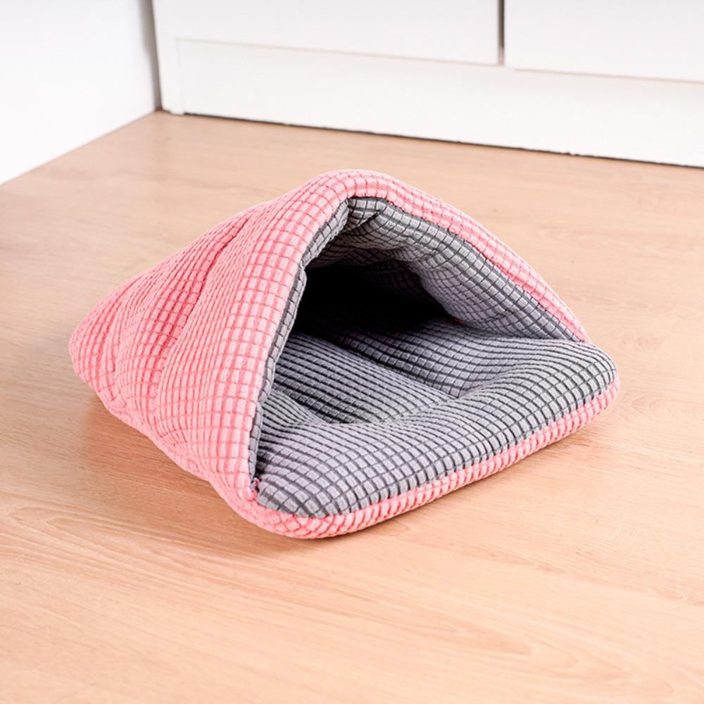 

Slipper Shape Guinea Pig Shelter Warm Cozy Pet Bed Comfortable Cat Sleeping Bag All-Season XS розовый