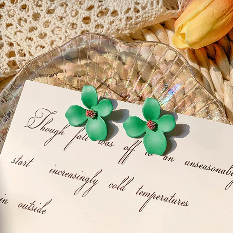 Silver needle small fresh flower stud earrings women's new small temperament simple versatile earrings