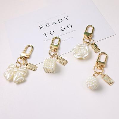 Chaveiros de Pérola Vintage Elegantes Rosas Laço Pingente Chaveiro Para Mulheres Meninas Bolsa Estojo de Fone de Ouvido Acessórios de Decoração