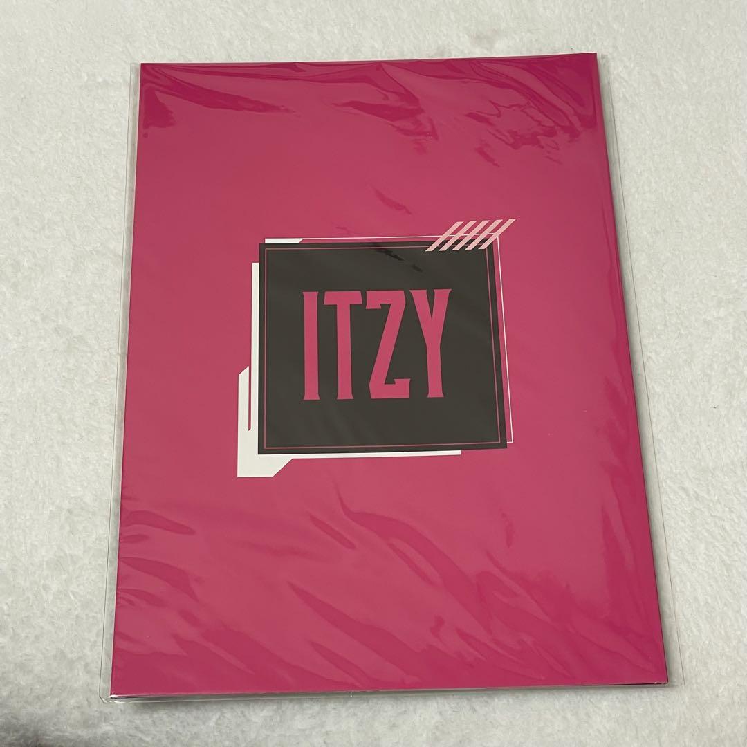 

[Б/У] Профильный буклет участницы ITZY с печатными автографами и комментариями