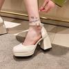 2026 Tacchi grossi, tacchi alti, sandali, scarpe da donna, cinturini per le dita dei piedi, scarpe singole traforate, pelle lucida, traspiranti, sensazione di alta gamma