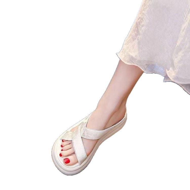 Cool slippers women's summer wear 2025 new muffin shoes small thick soles increase seaside beach casual slippers