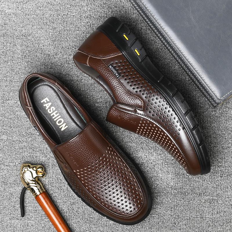 Sommer Lochleder Atmungsaktive Freizeitschuhe Herren Slipper Qualität Erwachsene Mokassins Herren Fahrschuhe Ausgehöhlte Businessschuhe