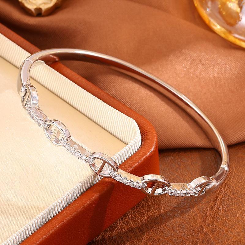 Copper gold-plated hollow diamond , fashion trend design does not fade women, hot-selling zircon