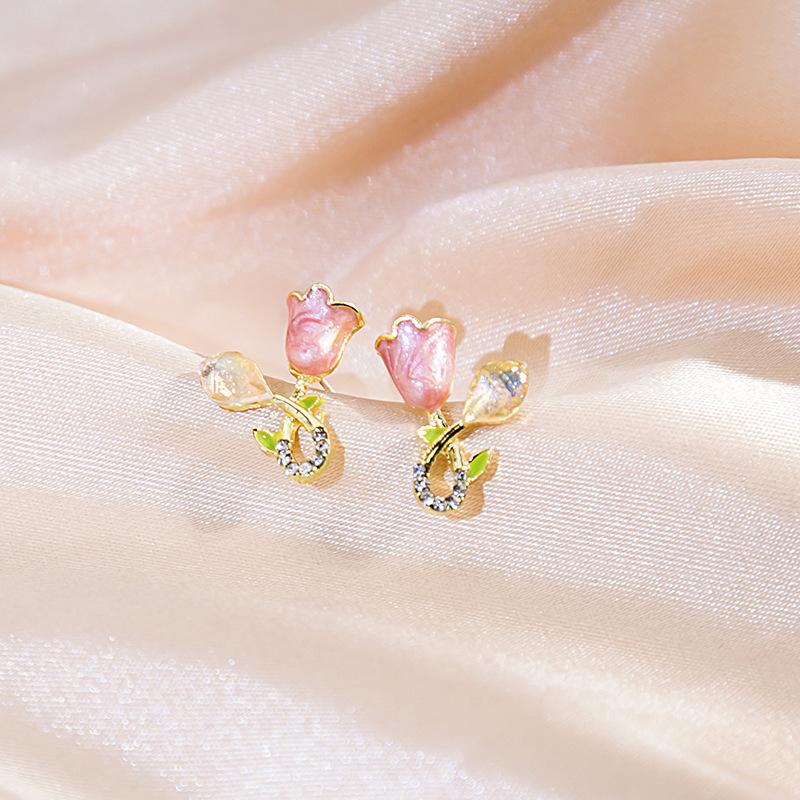 Silver needle French high-end small fresh flower earrings, super fairy geometric pearl butterfly earrings, light luxury stud earrings for women