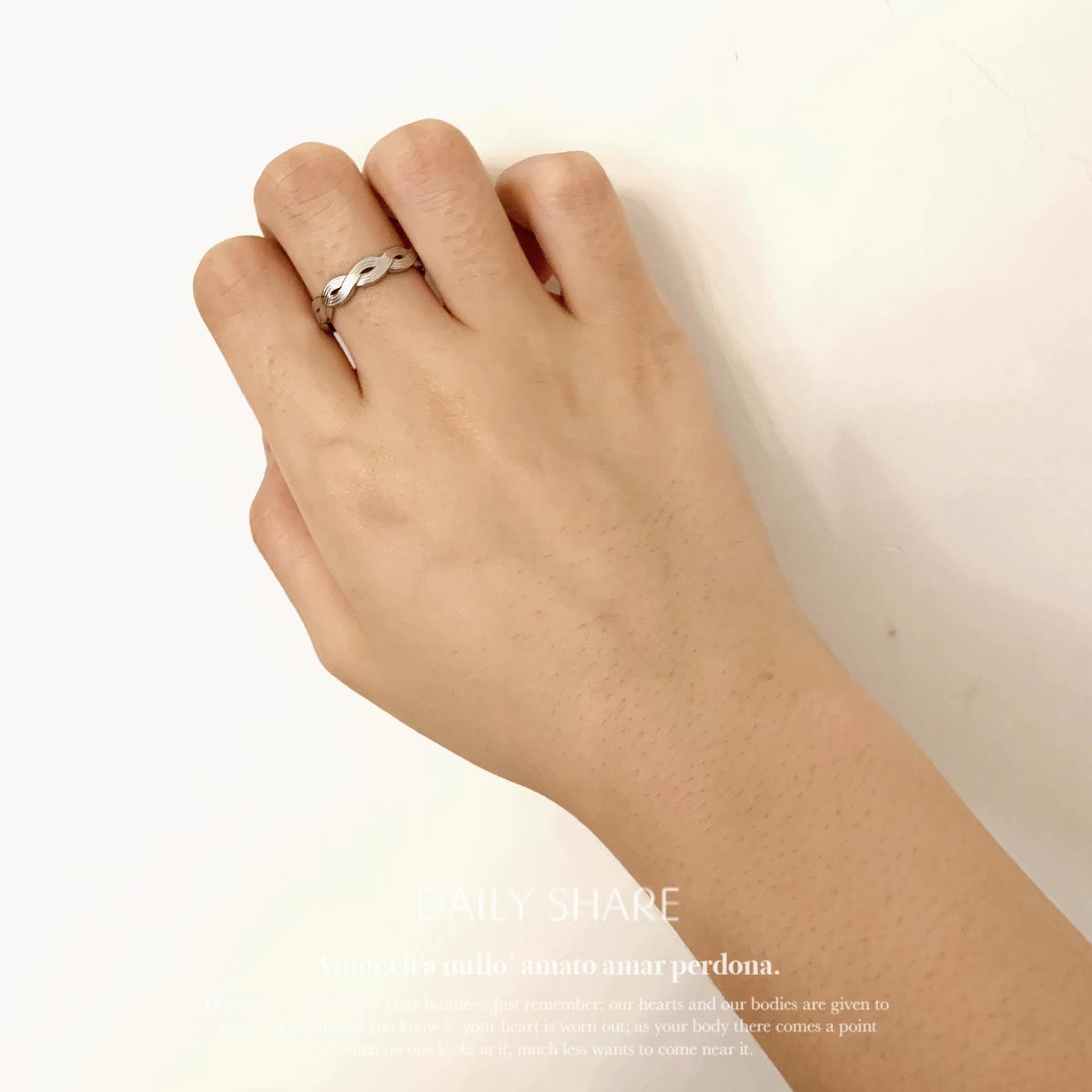 

Классическое модное переплетенное полосатое стильное кольцо из титановой стали с покрытием из 18-каратного золота, однотонное, женская мода opening adjustable