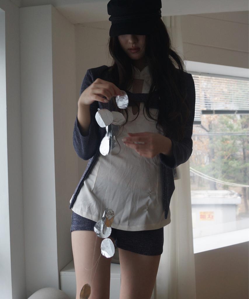 Myujeumyujieom Metallic Button Tab Shorts_Navy