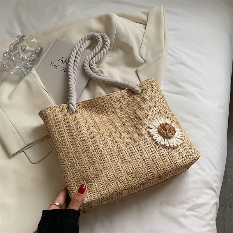 

Large capacity woven bag women s autumn 2025 new trend fashion shoulder armpit bag casual foreign style portable big bag хаки