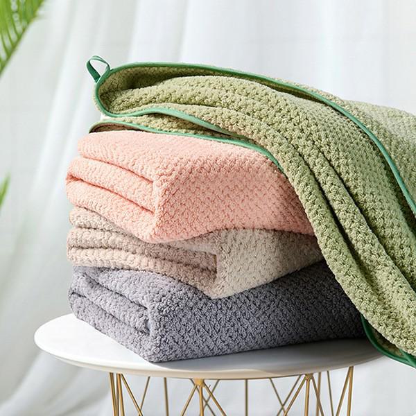 Tilpasset Broderi Fortykket Korallfleece Håndkle: Absorberende Bade-, Trenings- og Bassenghåndkle