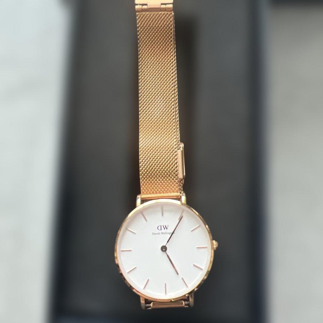 Used Daniel Wellington gold mesh watch