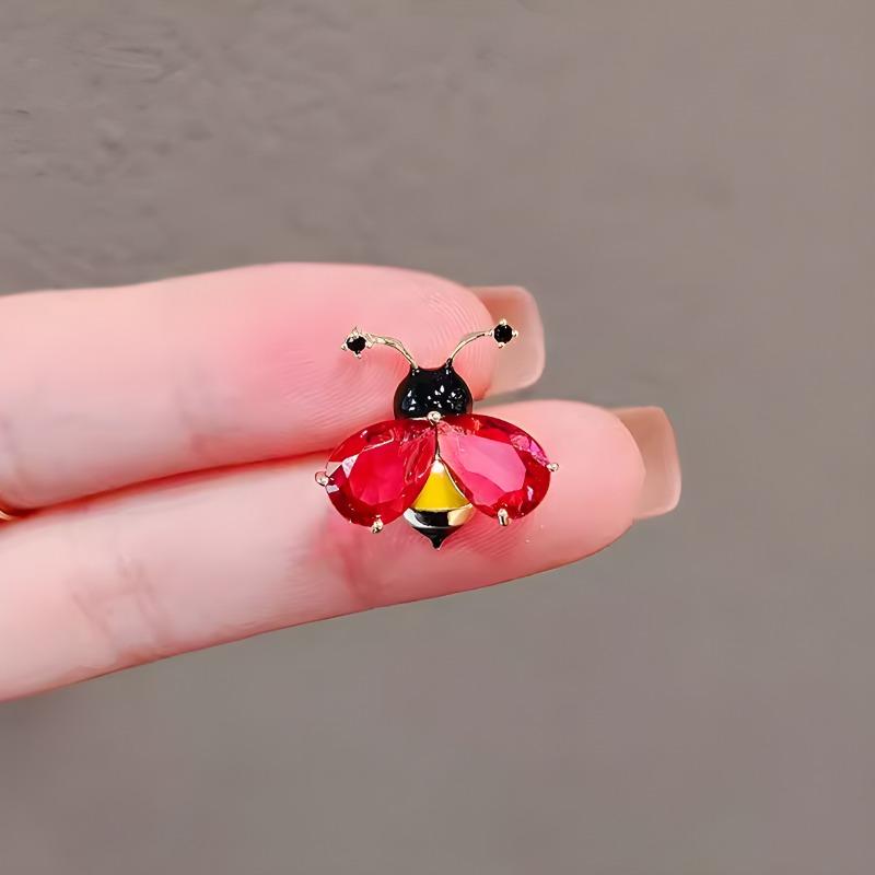 Crystal Little Bee Mini Brooch, Cute and Exquisite Corsage Cardigan Collar Accessory, Summer Anti-glare Clasp Pin