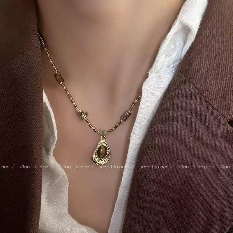 New Tiger's Eye Beaded Pendant Sweater Chain Autumn and Winter Retro Clavicle Chain Niche Premium Necklace
