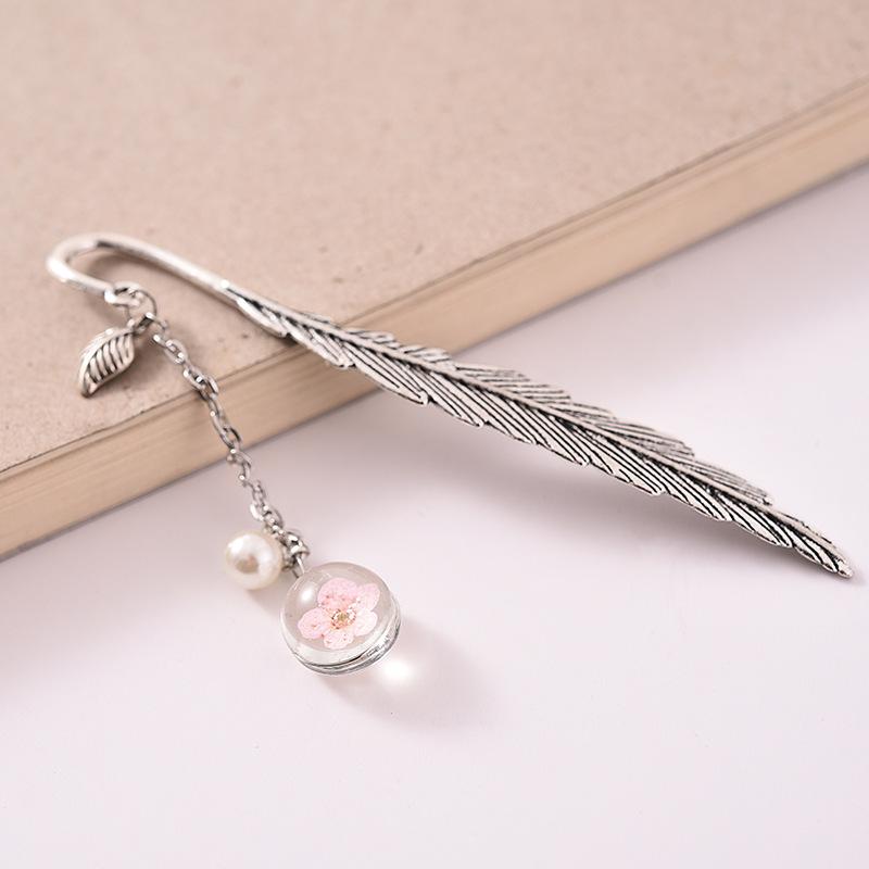 Novelty Dry Flower Bookmark Retro Ball Pendant Book Label For Girls Vintage Jewelry Kids Gift Stationery Book Accessories