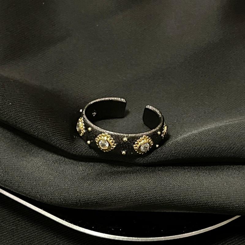 Nischen Design Spitze Gebürstete Webart Graviert Gold Schwarz Gold Galvanisiert Zweifarbig Gold Offener Ring Damen Mittelalter Persönlichkeitsring