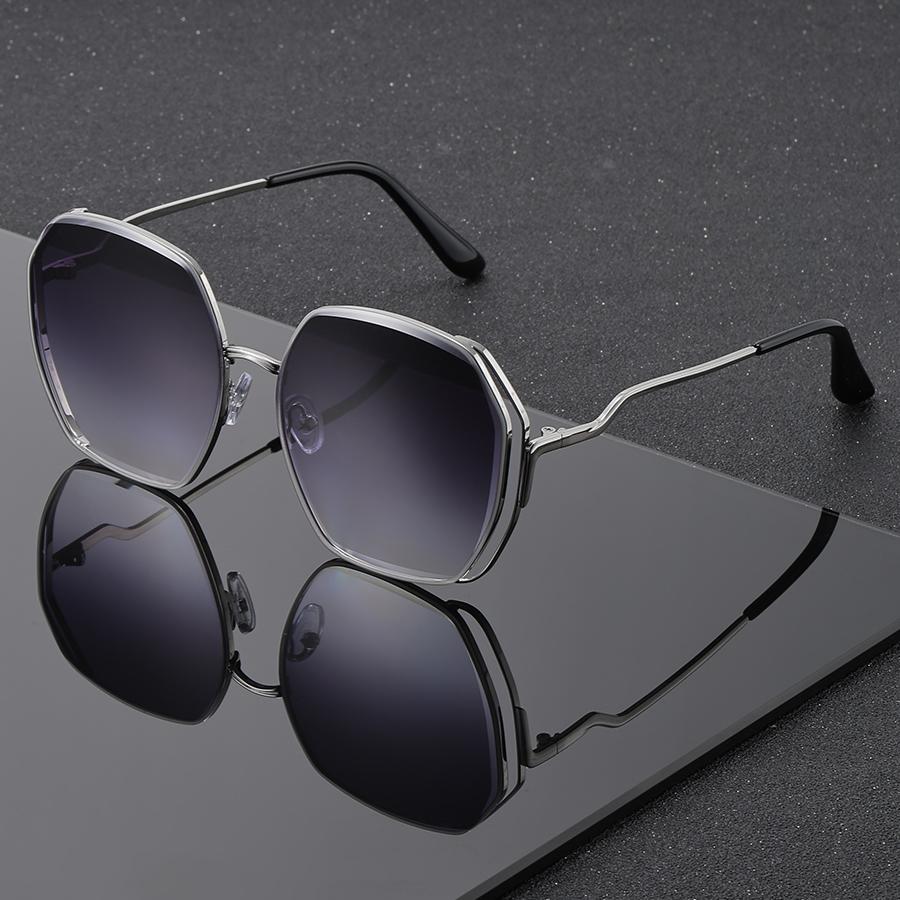 Trendy Metal Polygon Sunglasses Unisex Street Style Cyberpunk Sunnies for Men Women Perfect for Party Beach Holiday Gift