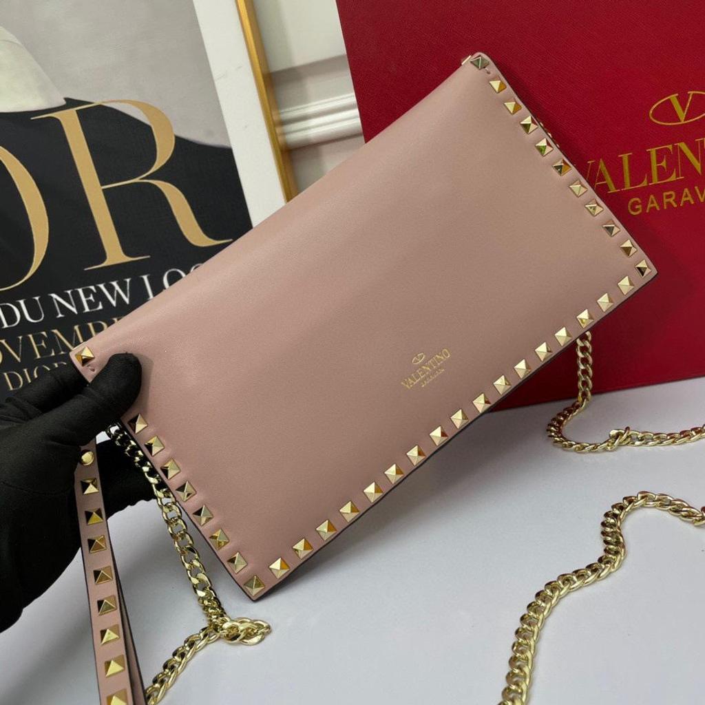 V Family 2026 Women's European & American-Style Rivet Clutch Crossbody Bag