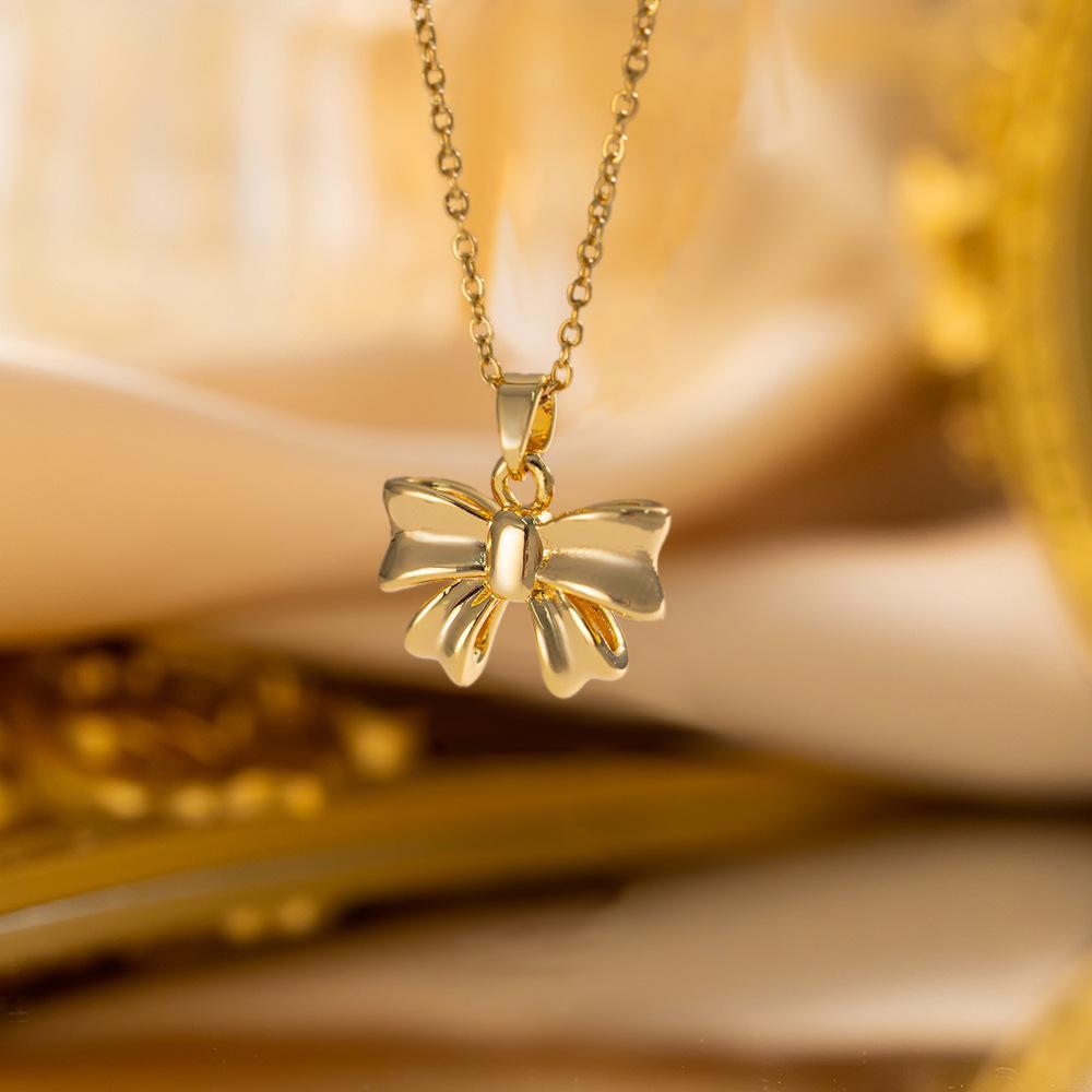 Elegant Luxury Full Zircon Copper Micro Inlaid Necklace Women Simple Exquisite Collarbone Chain Necklace