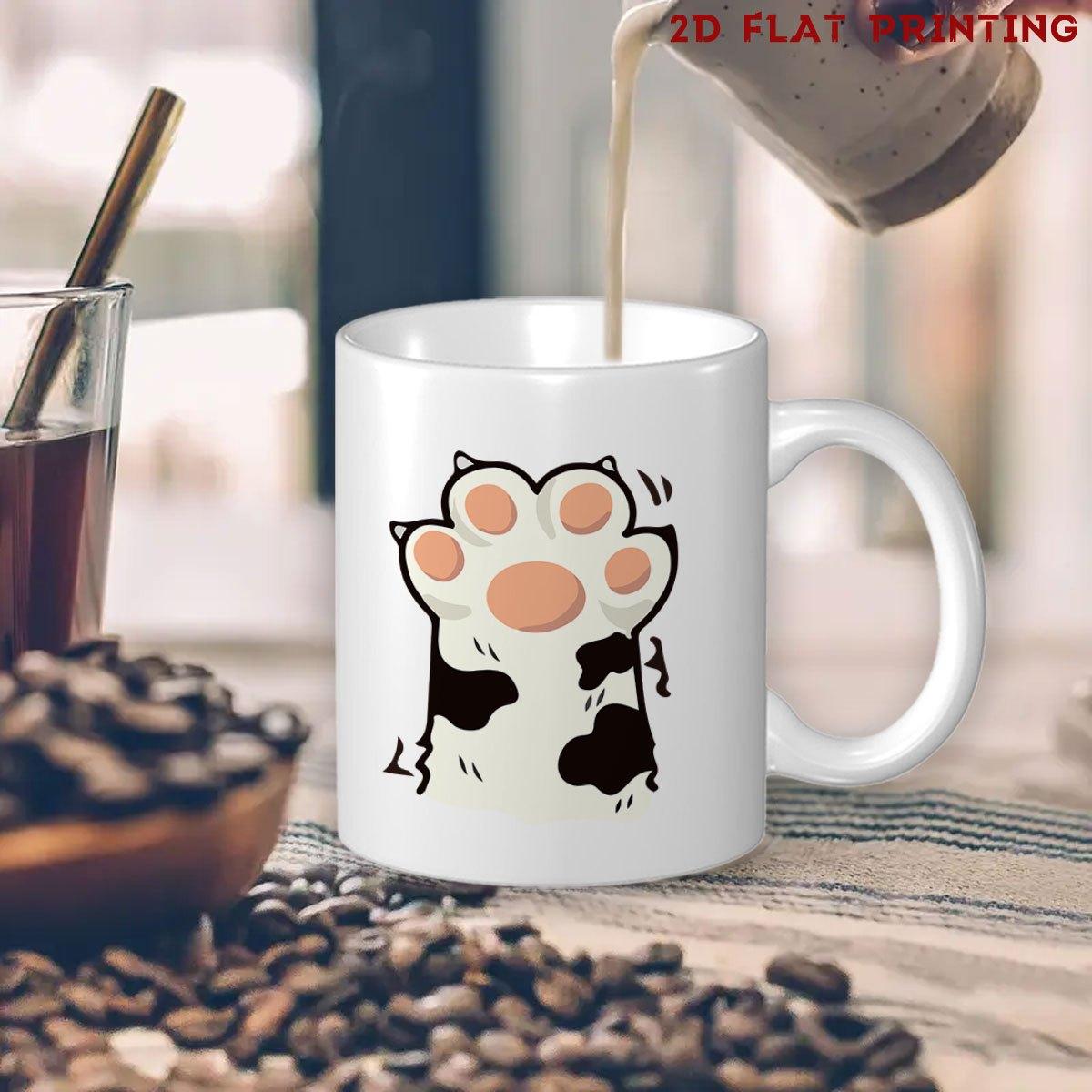 This ceramic mug features paw prints and cat paw designs, making it perfect for everyday use. 320ml