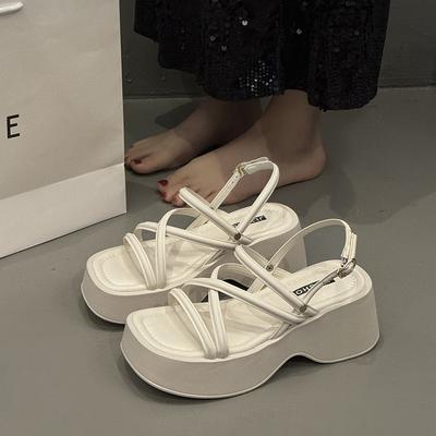 Französischer Feenstil Plateau-Sandalen Damen Sommerkleidung mit Rock 2025 neu vielseitiger Keilabsatz Römische Schuhe