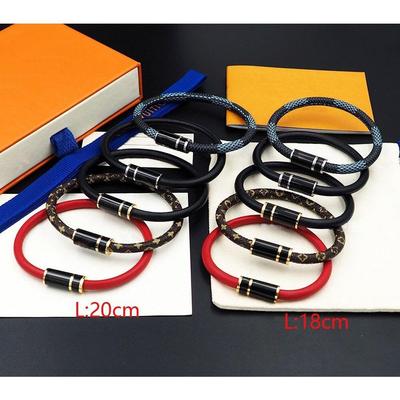 Bijoux en acier titane Bracelet à cordon de cuir pour couple en forme de V, goutte d'huile, boucle magnétique, bracelet en cuir antique à carreaux gris pour hommes et femmes