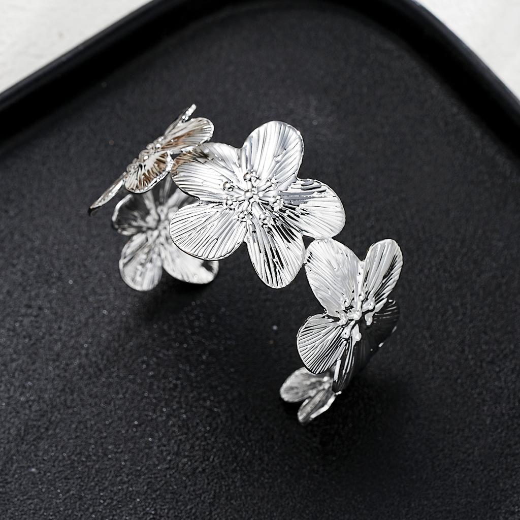 Fashion Women's Metal Flower Bracelets Geometric Exaggerated Silver Color Opening Cuff Bangles New Elegant Party Jewelry Gifts